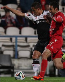 PORTUGUÊS: Gigantes tropeçam, mas permanecem na liderança