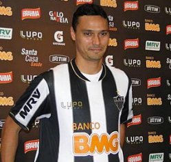 Mineiro:  Zagueiro será operado no Atlético-MG após sofrer fratura