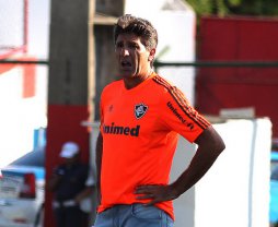 Carioca: Renato Gaúcho deve poupar mais três titulares no Fluminense