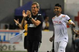 Oswaldo nega ameaça de deixar Santos por causa de meia