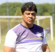 Play Freitas enaltece jogadores e prega ‘pés no chão’ para buscar objetivo
