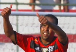 CARIOCA: Alecsandro dá show e Fla continua na liderança