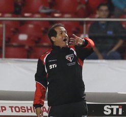 Xô, cornetas! Muricy reprova protesto contra Pato no São Paulo