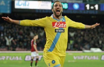 ITALIANO: Com 2 gols de Higuaín, Napoli ganha de virada do Milan