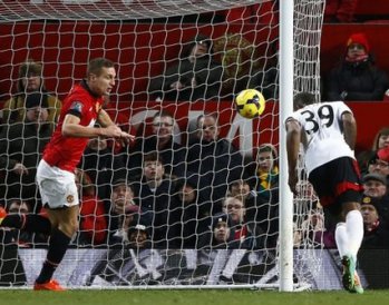 INGLÊS: Manchester sofre empate no fim e segue pressionado
