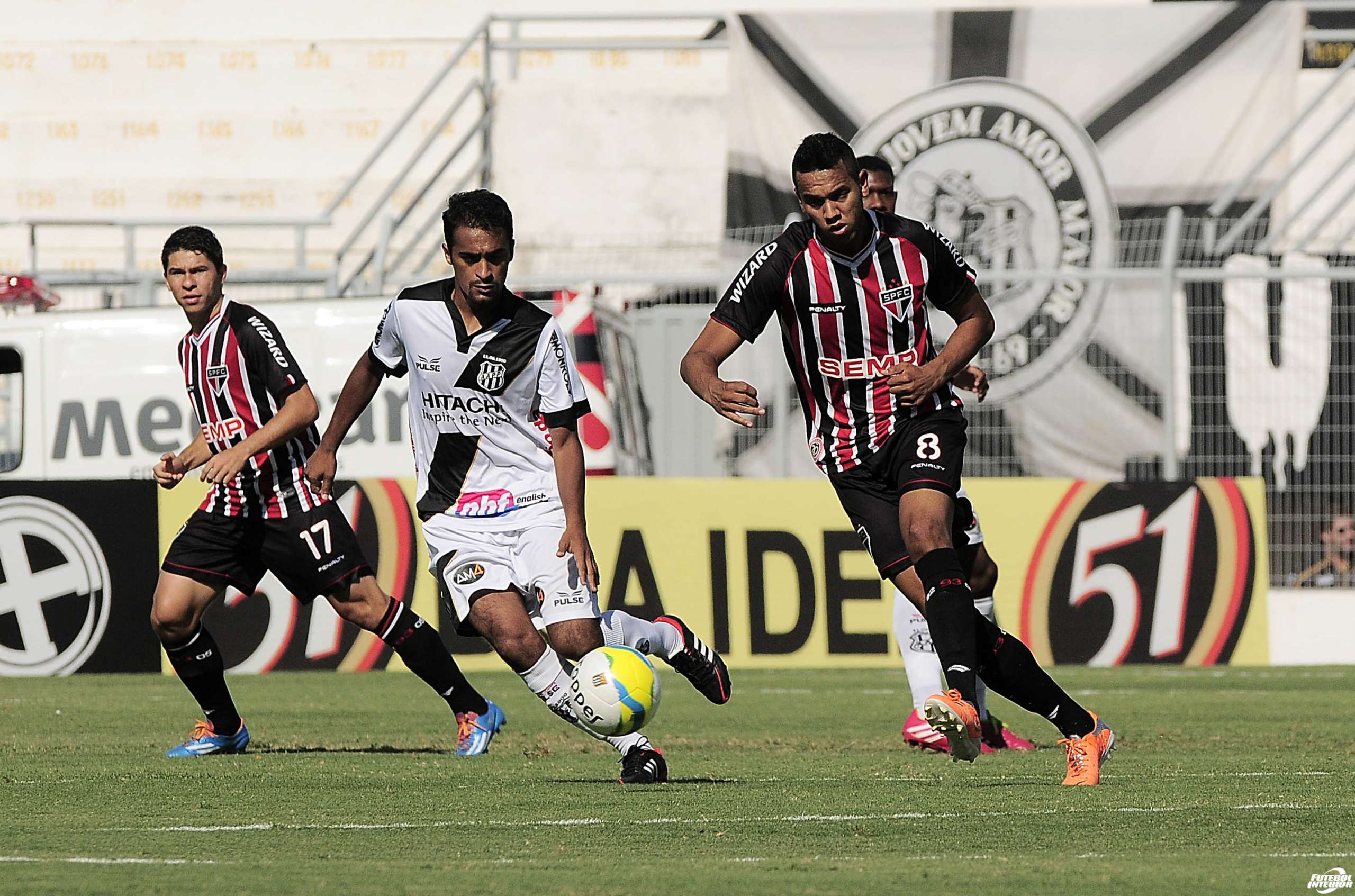 0002048156556 img g scaled