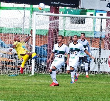 CATARINENSE: Líder perde, mas segue na frente. Clássico termina sem gols