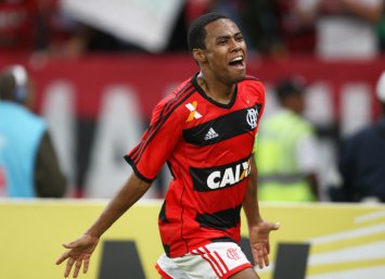 Libertadores: Sem Elias, Fla tira zagueiro gringo da lista de inscritos