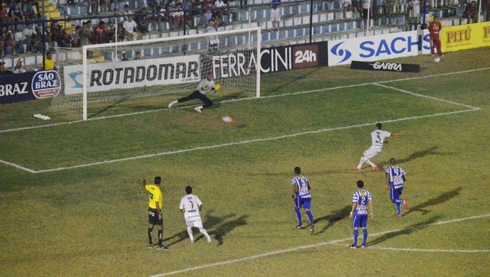 HAT-TRICK FI: Deisinho, do Central marca três e pede música gospell
