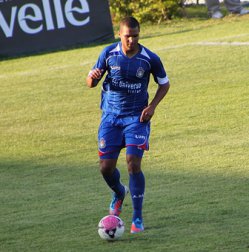 Com defesa inchada, São Caetano negocia zagueiro com a Portuguesa