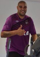 Paranaense: No Atlético, Adriano promete volta gradual ao futebol