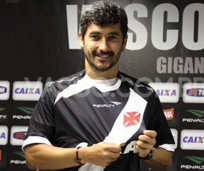 Carioca: Com a camisa 10, Douglas promete ‘empenho’ no Vasco