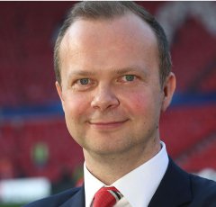 Inglês: Manchester United tem receita recorde e promete mudar