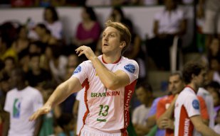 Vôlei: Brasil Kirin faz confronto direto contra o RJ Vôlei, no Taquaral