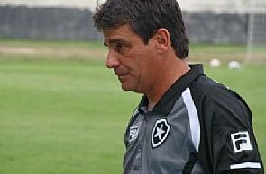 Bem na Libertadores, Botafogo busca reação no Carioca