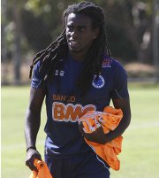 Dilma lamenta episódio de racismo contra Tinga