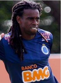 Tinga se revolta com racismo e Cruzeiro cobrará punição