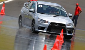 Mitsubishi Drive Club: adrenalina e velocidade esperam por você