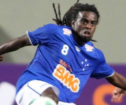 Libertadores: CBF apoia Tinga e condena racismo: ‘Somos iguais’