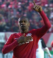 Libertadores: Juan repudia atos racistas contra Tinga, do Cruzeiro