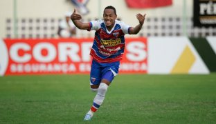 CEARENSE: Fortaleza pinta o sete e segue sobrando no estadual
