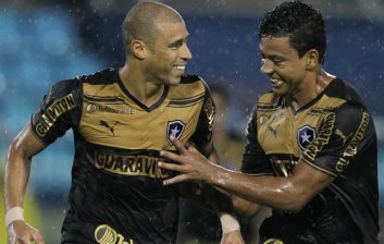 CARIOCA: Botafogo leva susto, mas vence de virada e encosta no G4