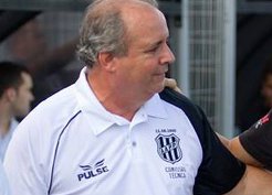 Vadão recorre a história para cobrar elenco da Ponte Preta