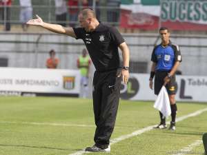 Corinthians desiste de tentar repatriar volante do futebol italiano