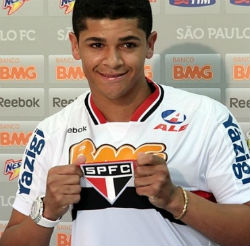 São Paulo estuda colocar volante no mercado para trazer reforços