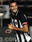 Mineiro: Afastado por até 3 meses, Réver é operado com sucesso