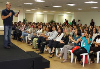 Vôlei: Técnico da seleção feminina dá palestras para colaboradores da Amil