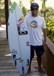 Surf: Adriano de Souza se une à Welcome Surf Trips