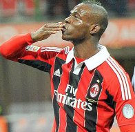 Italiano: Lesão no ombro deixa artilheiro afastado por até 10 dias