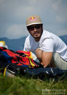 Rádio FI recebe craque de esporte radical como comentarista no jogo do Red Bull