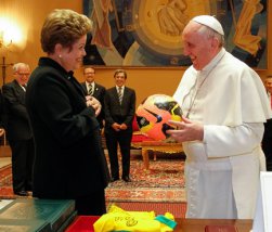 Papa enviará mensagem especial para Copa, diz Dilma