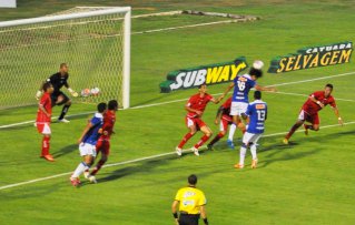 MINEIRO: Cruzeiro bate o Boa e abre vantagem na ponta