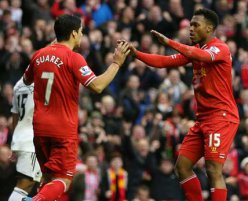 INGLÊS: Liverpool vence apertado e mantém perseguição aos líderes