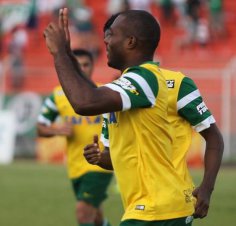 PARANAENSE: Coritiba assume liderança e Atlético volta a vencer