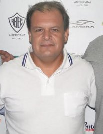 Seleção FUTEBOL INTERIOR do PAULISTA A2 com três volantes e técnico “espírita”