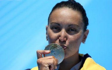 Natação: Poliana Okimoto fecha com Unisanta e retorna à instituição após 11 anos