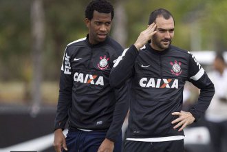 Ele fica! Corinthians renova contrato com meia por mais 1 ano