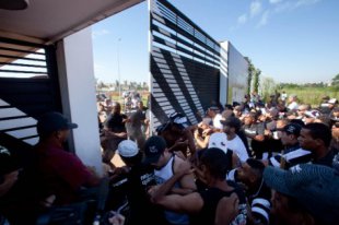 Ex-preso de Oruro se entrega à polícia por invasão a CT do Corinthians