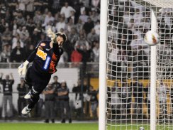 Lesionado, goleiro do Napoli vai utilizar CT do Santos para se recuperar