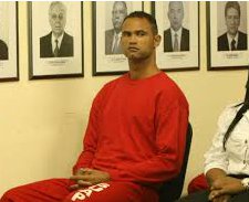 Ele está de volta! Goleiro Bruno assina com clube mineiro