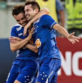 MINEIRO: Debaixo de chuva, Cruzeiro goleia no Mineirão e abre vantagem na liderança