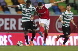 PORTUGUÊS: De virada, Sporting vence e cola em rival