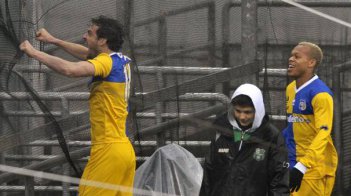 ITALIANO: Parma vence lanterna fora e sobe para sexto