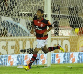 Carioca: Jayme avisa que poupará meia e artilheiro no Flamengo