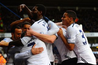 INGLÊS: Tottenham ganha e mantém a perseguição aos líderes