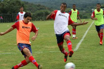 Paranaense: Sem receber, jogadores do Paraná ameaçam greve depois do carnaval